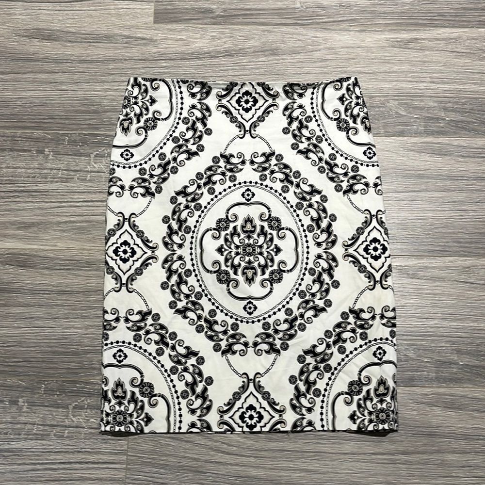 White House Black Market midi skirt in excellent condition